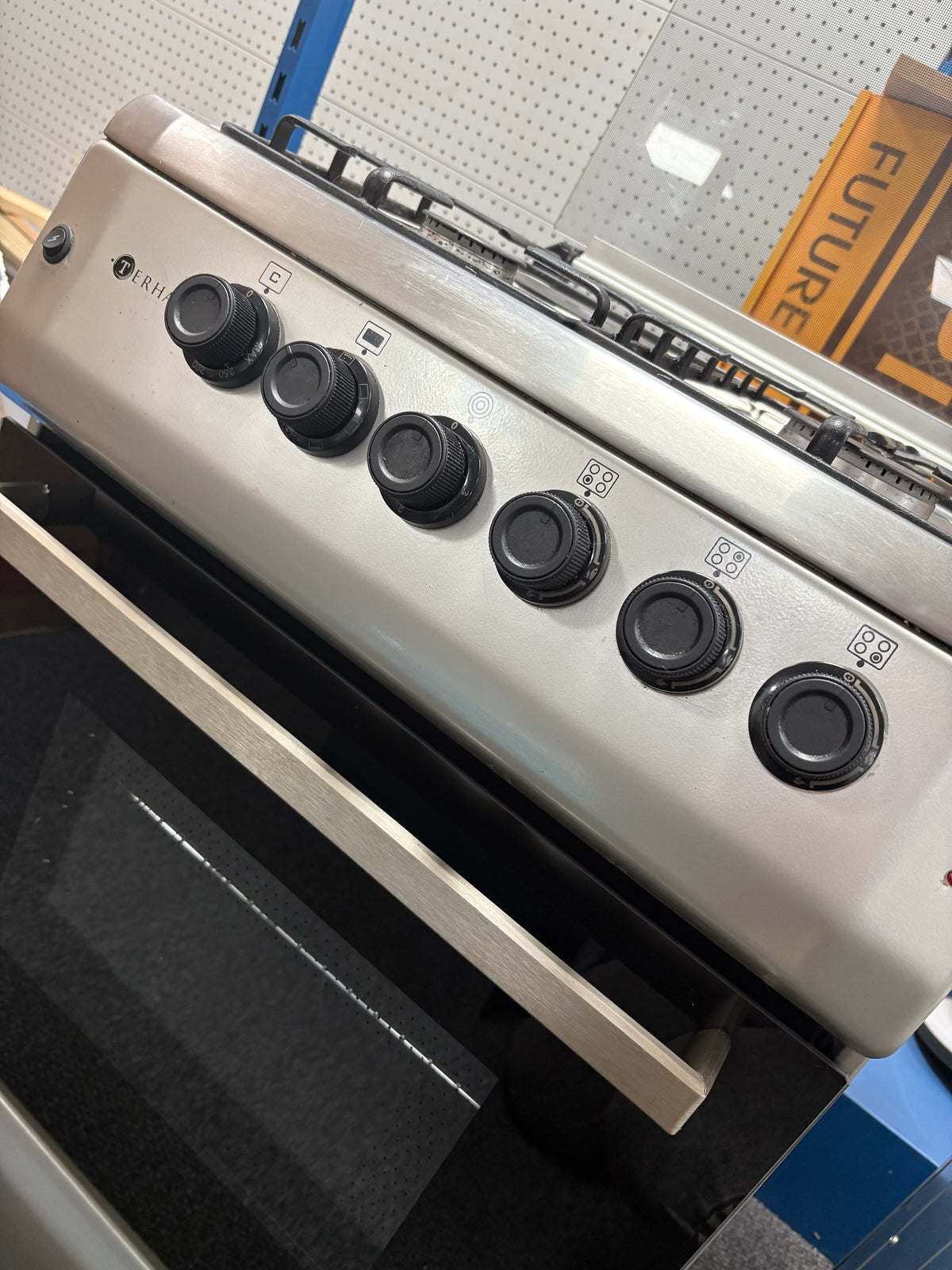 Cocina Combinada 3 Gas + 1 Eléctrica Grill Convector Terhan - ENVÍO A COBRAR